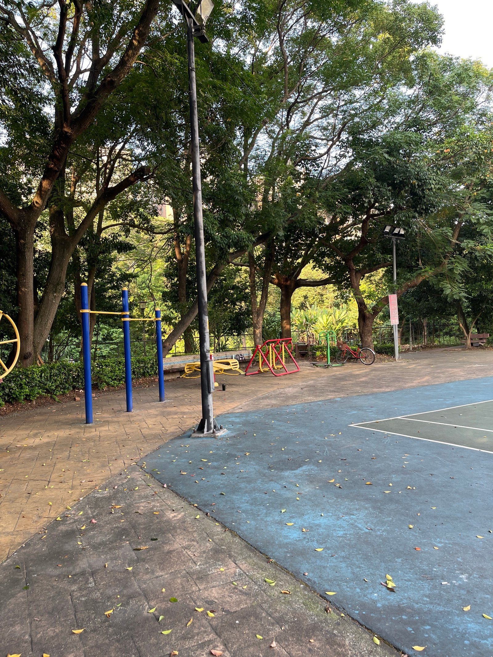 高槓大概180公分 - 三峽龍埔公園
