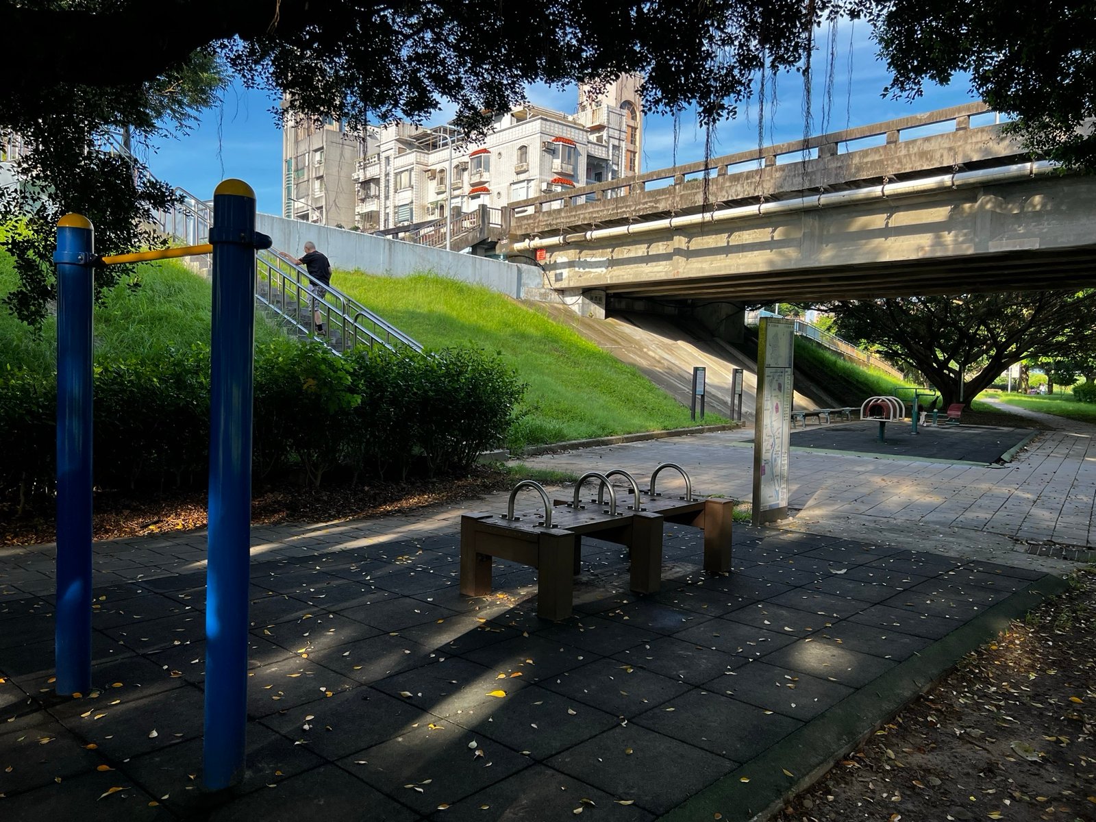 雨農橋 兩岸公園