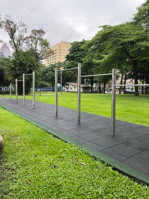 單槓偏矮 - Yuquan Park