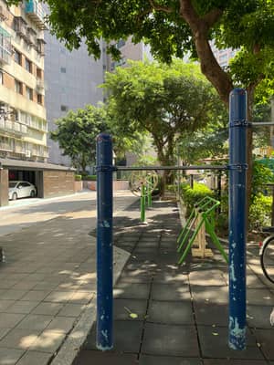 兩個槓都偏矮 - 虎嘯公園