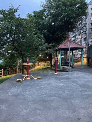 無名小空地
