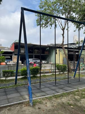 Pull-up bar spot in Sanchong District, New Taipei City