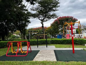 淡水沙崙公園籃球場旁