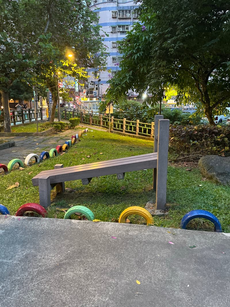 無名小空地