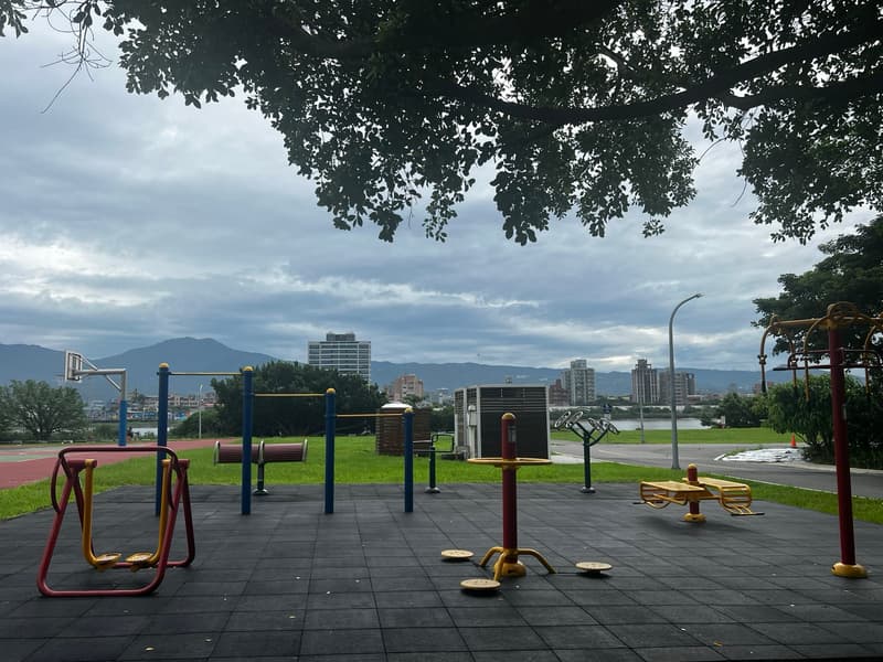 淡水河畔公園