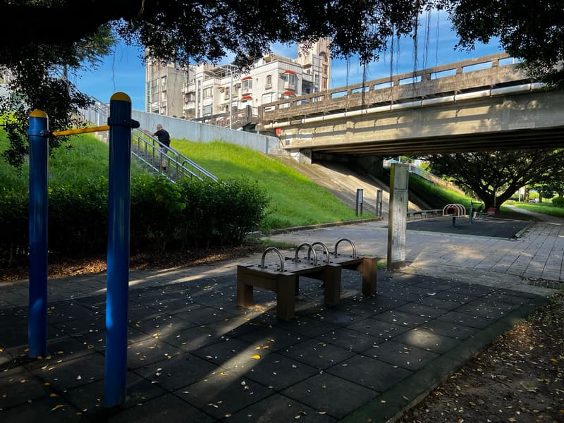 雨農橋 兩岸公園