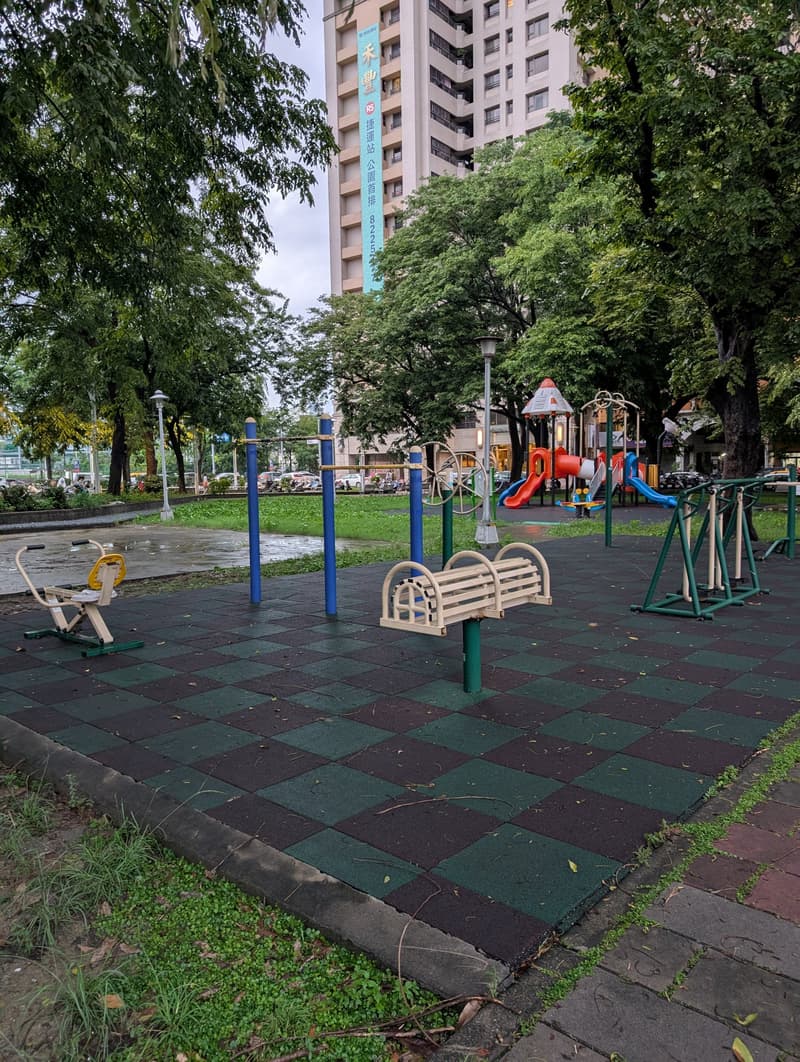 Pull-up bar spot in Lingya District, Kaohsiung City